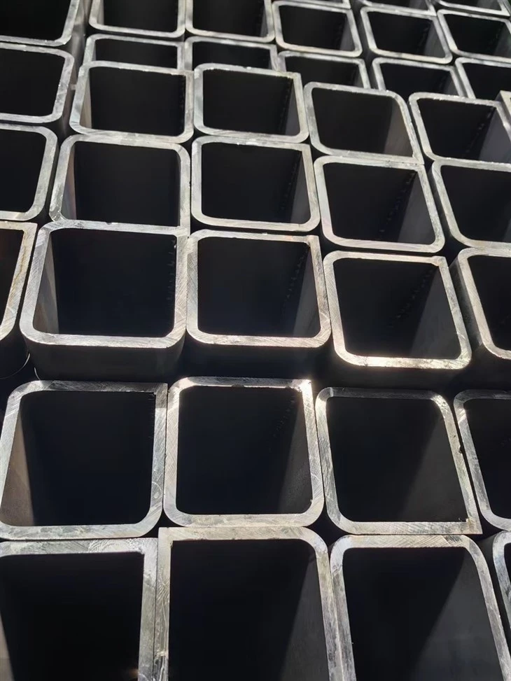 STKR400 SQUARE TUBE